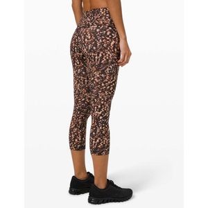 LULULEMON WUNDER TRAIN HR CROP 21” SIZE 8